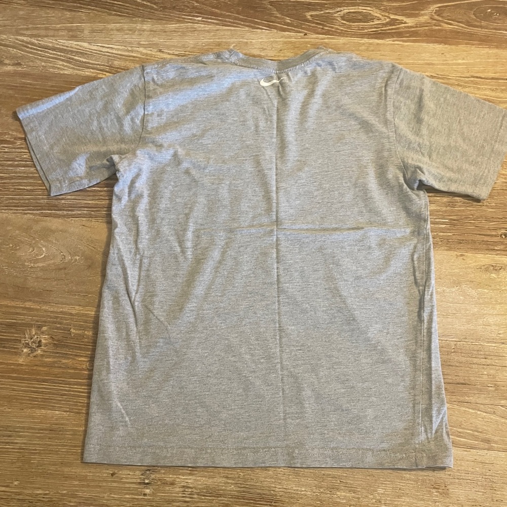 Boys medium, grey nike t-shirt